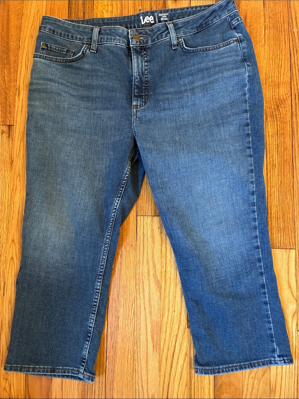 LEE Woman’s Regular Fit Capri Mid-Rise Jeans Size 18M